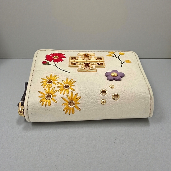 Tory Burch Britten Floral Embroidered Wallet Ivory Boho Pebbled Leather - Picture 14 of 17